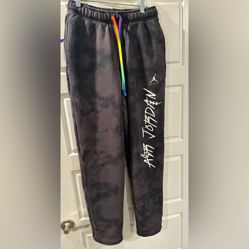 Air Jordan x J Balvin Fleece Pant in Flat Pewter/Black size Small mens
